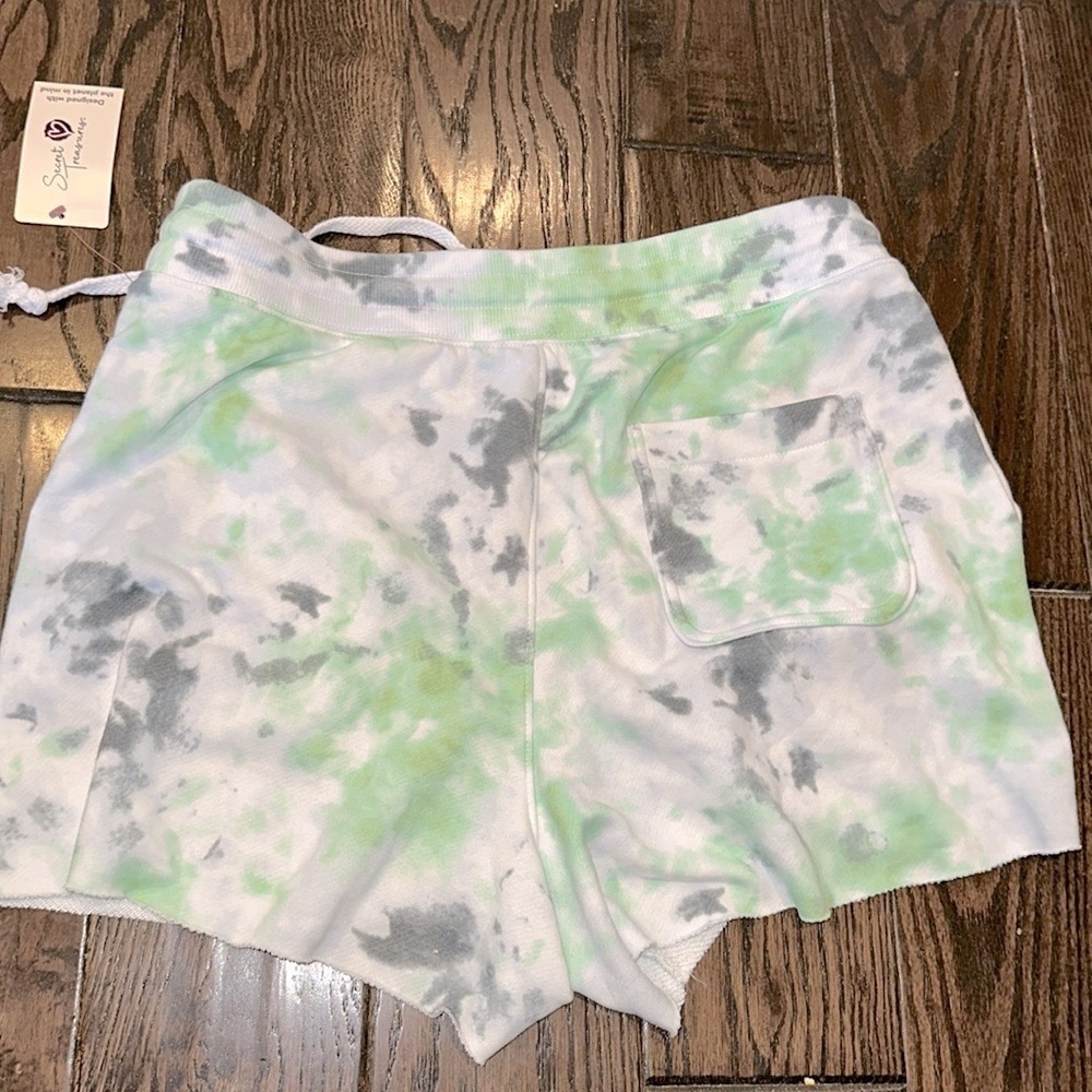 Secret Treasures tie dye Shorts with Drawstring Waist size large new with tags - Picture 4 of 4